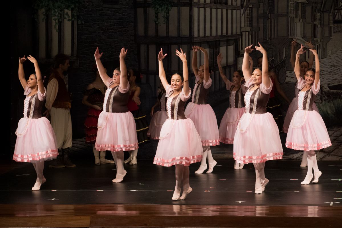 Aula de Ballet Clássico - Escola de Dança Carol Aleixo Londrina