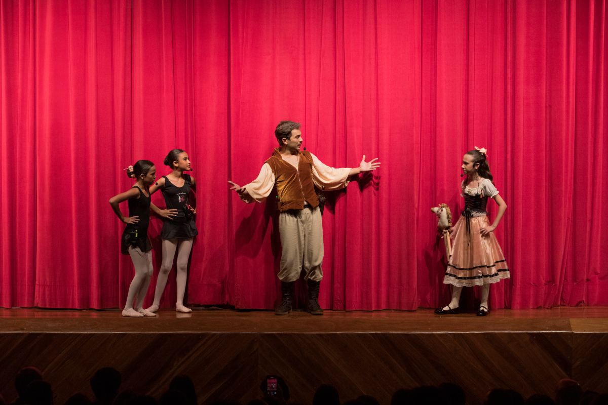 Aula de Teatro - Escola de Dança Carol Aleixo Londrina